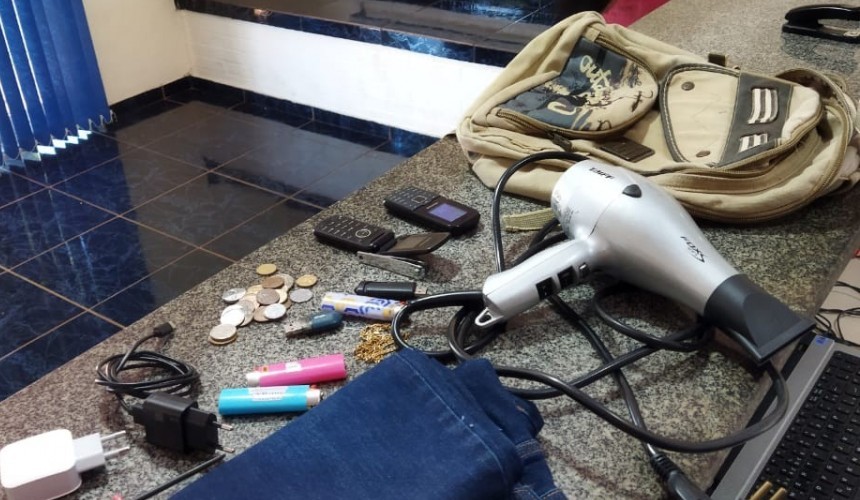 Rapaz é preso por arrombar e furtar residência em Capitão