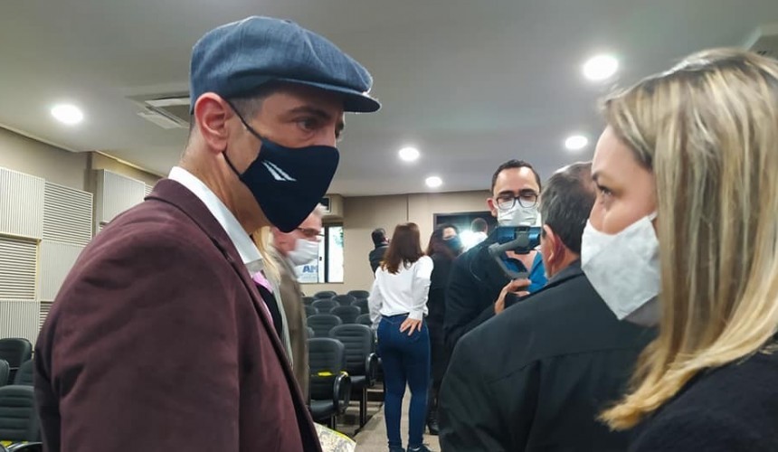 Secretária da Educação de Capitão apresenta necessidades do setor ao Secretário de Estado da Educação durante reunião da AMOP