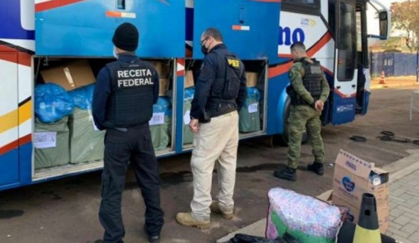 Receita Federal retém 5 ônibus e R$ 475 mil em mercadorias irregulares
