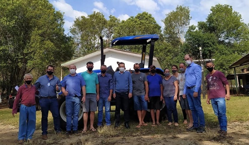 Deputado Reichembach visita Capitão e entrega Trator para Linha São Paulo