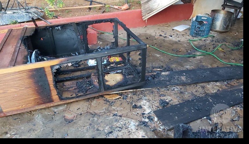 Criança brinca com isqueiro e causa princípio de incêndio em Capitão