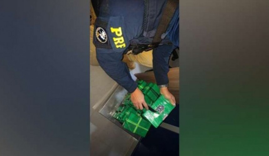 PRF apreende mais de 20kg de cocaína em carro de família em Céu Azul