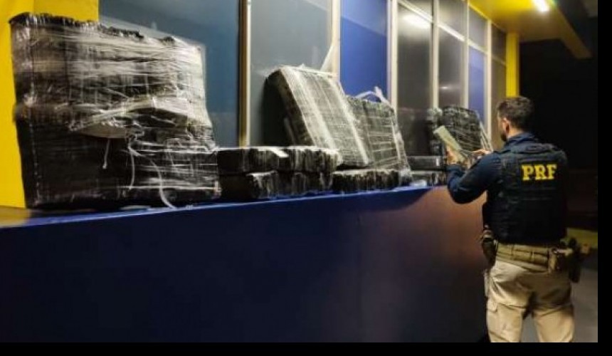 PRF apreende carro com 144 quilos de maconha após perseguição na BR 277