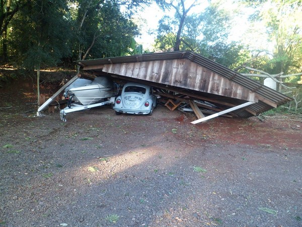 Casas foram destelhadas pelo vento em Capitão