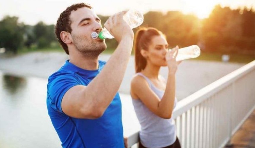 Saúde: hidratação adequada é fundamental em dias quentes e secos; Nutricionista de Capitão orienta