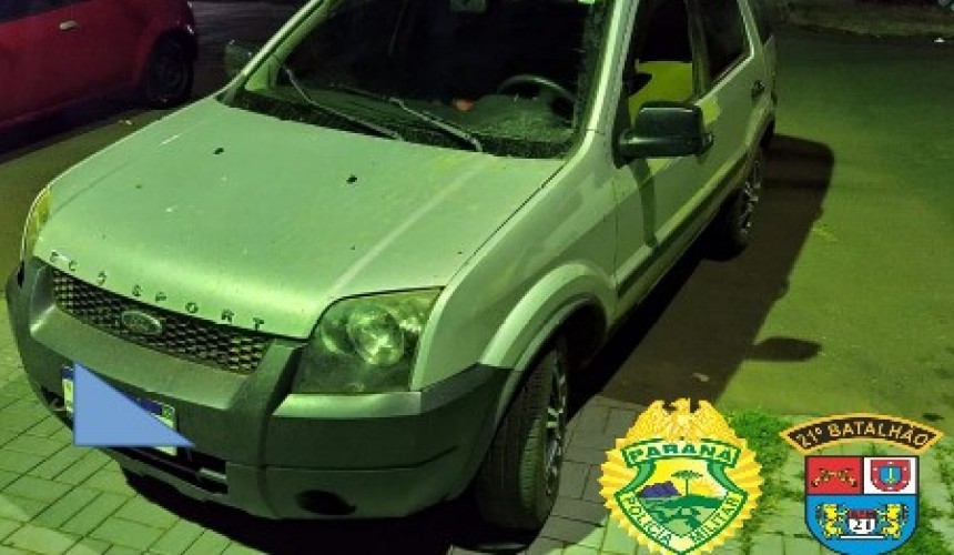 Polícia Militar recupera carro roubado e prende mulher com mandado por tráfico de drogas