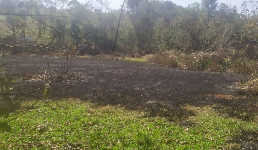 Bombeiros de Capitão combatem incêndio na Linha São Jorge interior do município