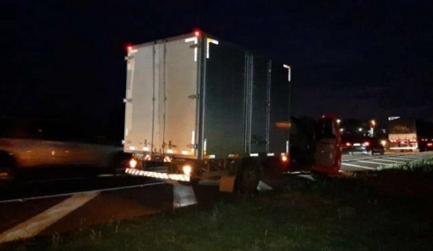 Moradores de Lindoeste se envolvem em acidente de trânsito na BR 277 em Cascavel