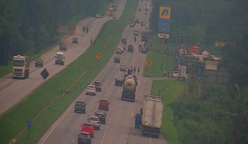 Estradas do Paraná registram pelo menos 25 pontos de protestos dos caminhoneiros