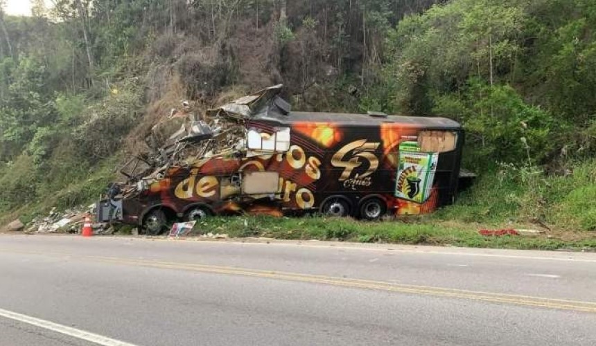 Acidente com ônibus tira a vida de Airton Machado do Garotos de Ouro