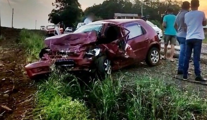 Quatro pessoas, entre elas 2 crianças, morrem em grave acidente na PR-281