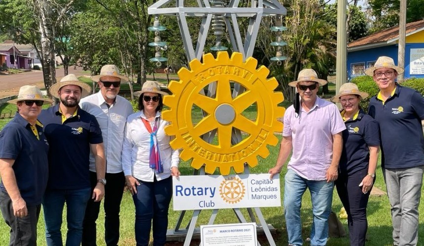 Governador do Distrito visita Rotary Club de Capitão e inaugura o Marco Rotário