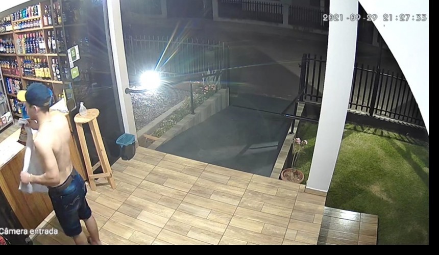 Rapaz furta salgadinho de estabelecimento e acaba detido em Capitão