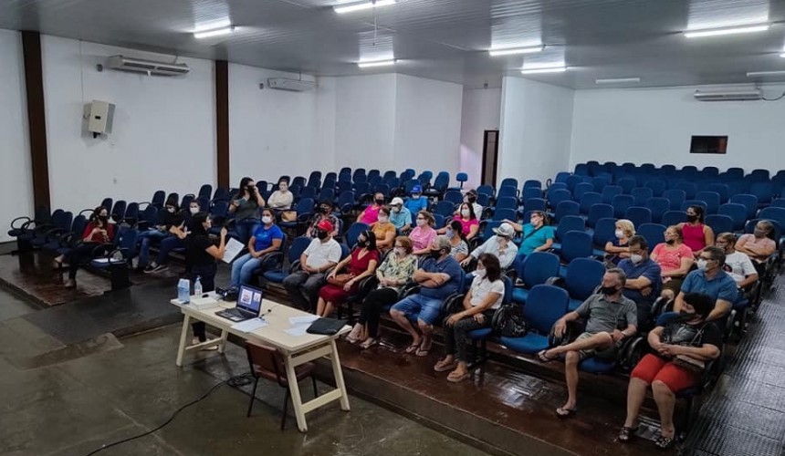 CIDADE AMIGA DO IDOSO: Assistência Social de Capitão realiza consulta com idosos e seus familiares