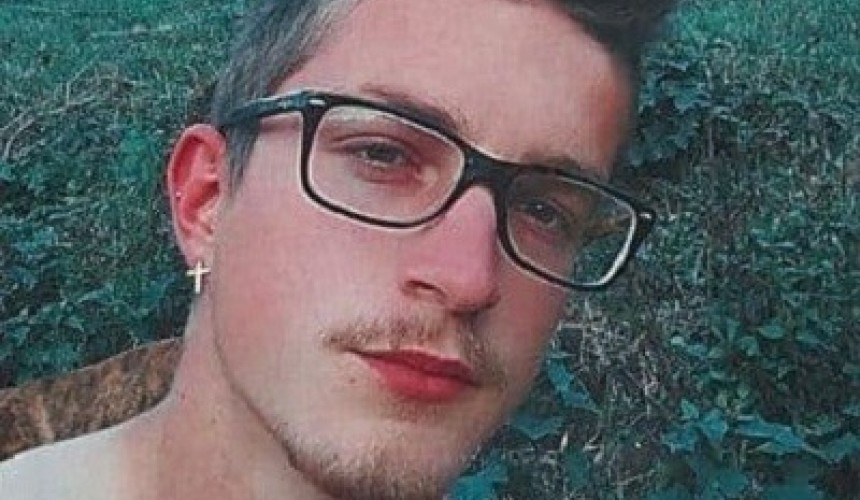 Jovem de 21 anos morre em colisão entre motocicleta e colheitadeira na PR-281, em Planalto
