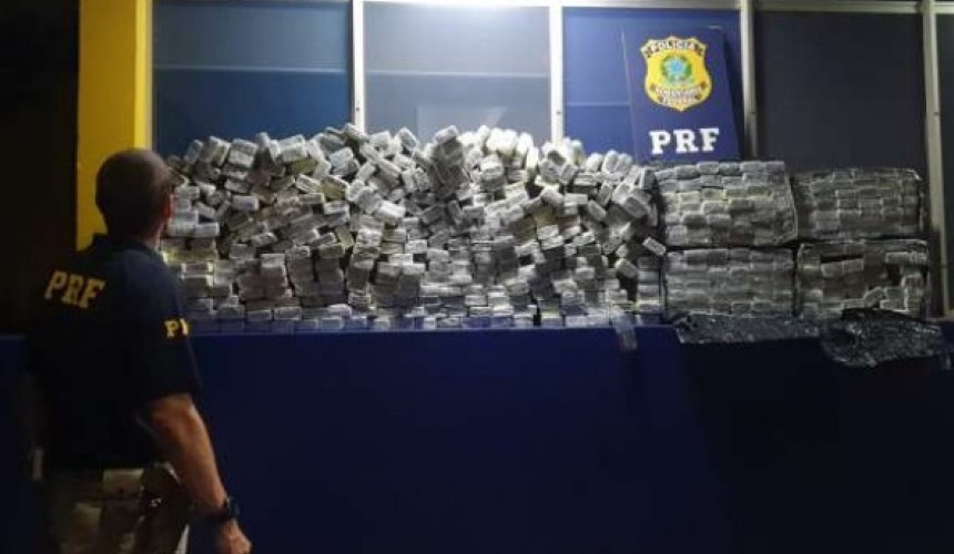 Rapaz é flagrado pela PRF com 318 quilos de maconha na BR 277 em Santa Terezinha de Itaipu