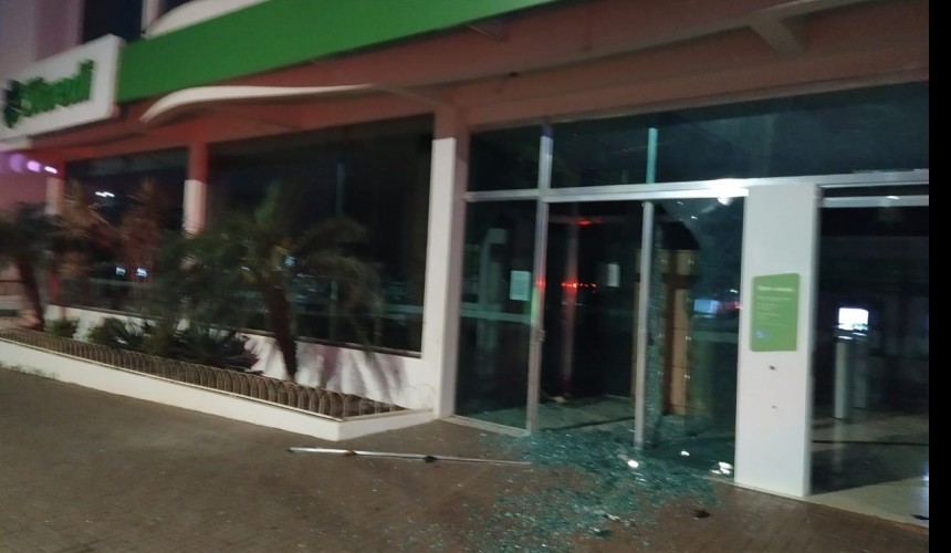 Roubo a banco se transforma em cenário de Guerra em Três Barras do Paraná; 6 pessoas foram mortas