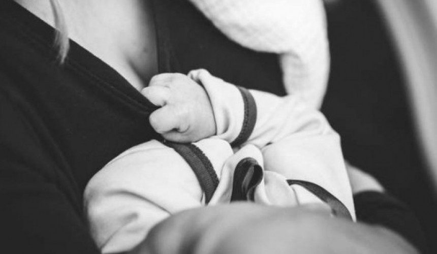 Marido tenta enforcar esposa adolescente que amamentava bebê em Apucarana