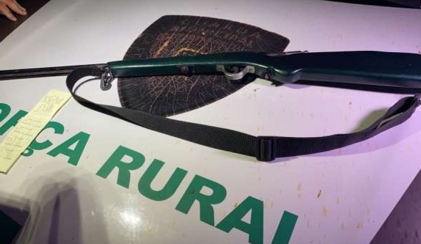 Ao ameaçar clientes de bar com espingarda, homem é preso pela GMC em Cascavel