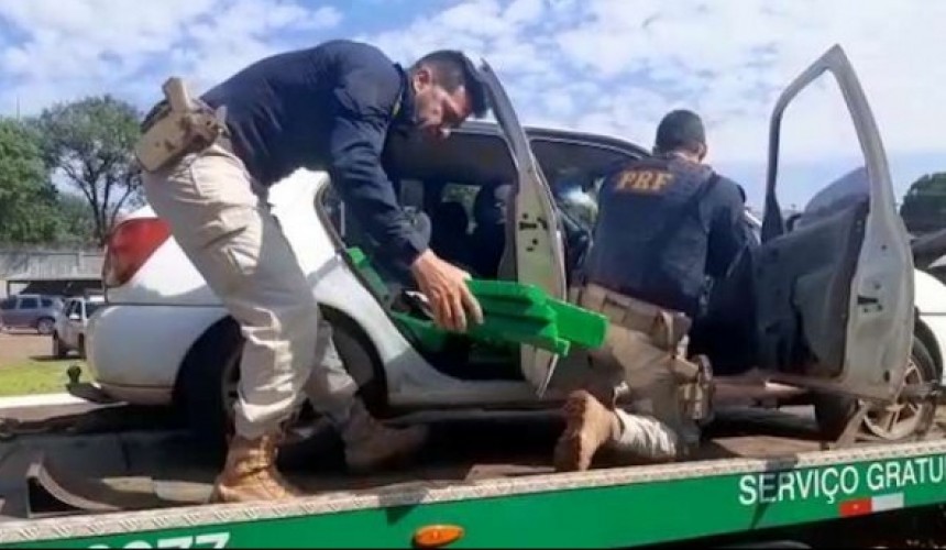 PRF apreende carro com 282,3 kg de maconha em Cascavel