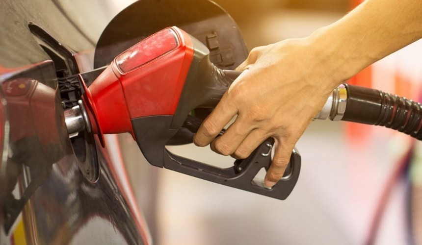 Preços da gasolina e do diesel continuam subindo nos postos