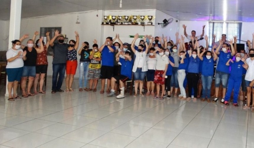 Capitão: Alunos da Apae participaram de tarde recreativa no Clube do Vovô