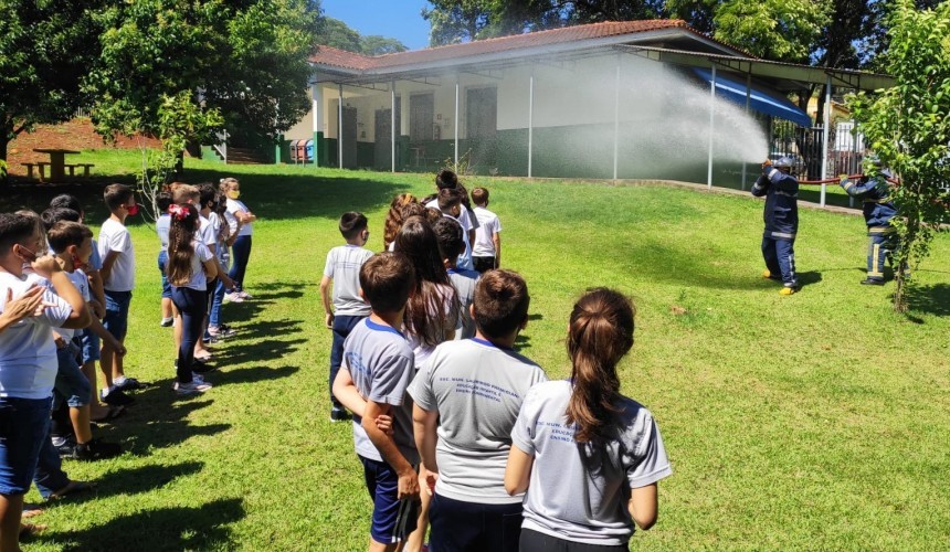 Capitão: Bombeiros realizam treinamento com alunos