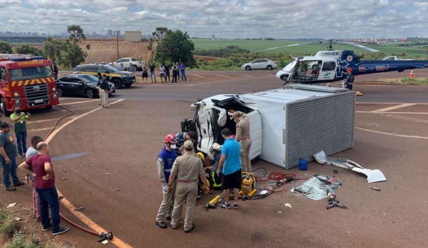 Quatro pessoas ficam feridas em gravíssimo acidente na BR-467, em Cascavel