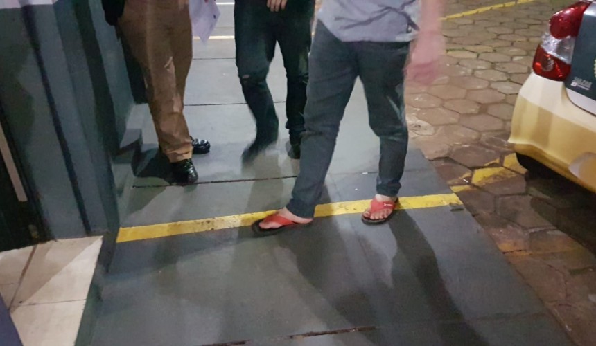 Compristas são rendidos por assaltantes e amarrados em área de mata perto da BR-277 entre Céu Azul e Santa Tereza do Oeste