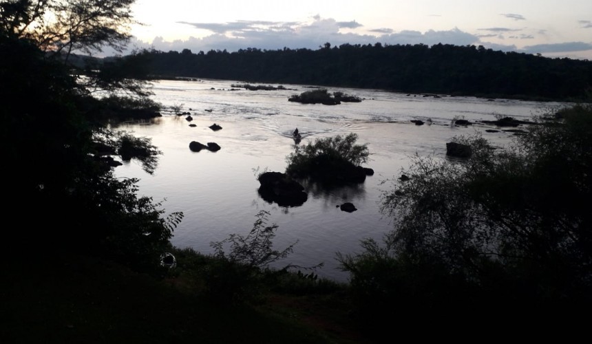 Corpo de Bombeiros de Capanema retoma buscas por vitima de afogamento no Rio Iguaçu