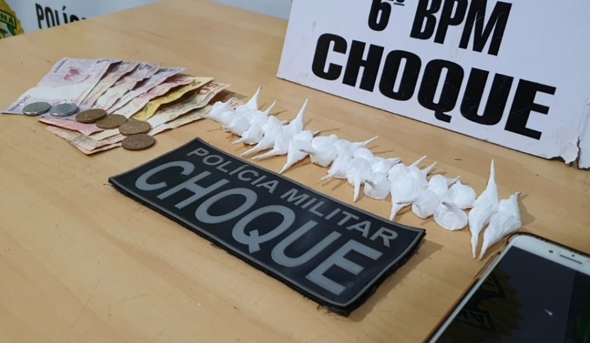 Após perseguição, PM detém motoboy que fazia delivery de cocaína, em Cascavel