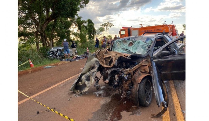 Mulher morre e quatro pessoas ficam feridas em grave acidente na BR 369 em Ubiratã