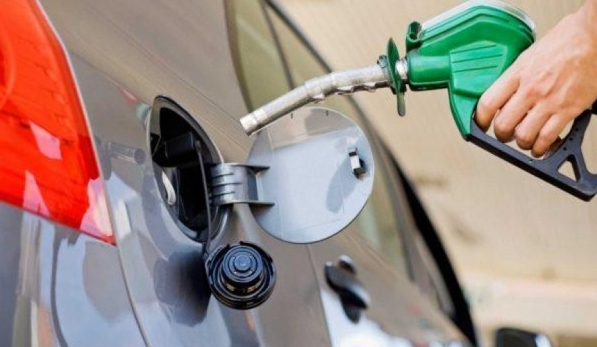 Encher o tanque até a boca é proibido no Paraná