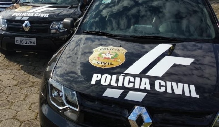 Mulher é presa por dopar e matar marido estrangulado