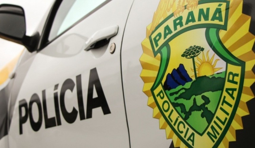 Mulher é presa após agredir e ameaçar a filha adolescente com uma arma em Francisco Beltrão