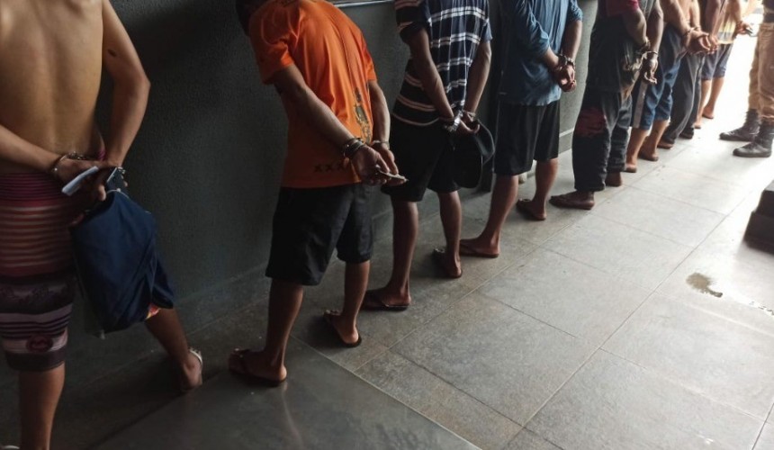 Homem é agredido por oito moradores de rua, em Toledo