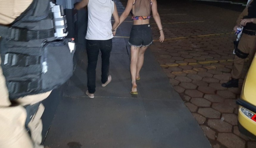 Três suspeitos de roubo a automóvel são presos pela Polícia Militar em tentativa de fuga em Cascavel