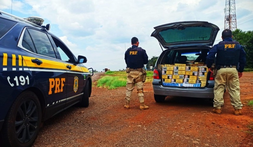 PRF apreende 12 mil maços de cigarros na BR 467 em Cascavel