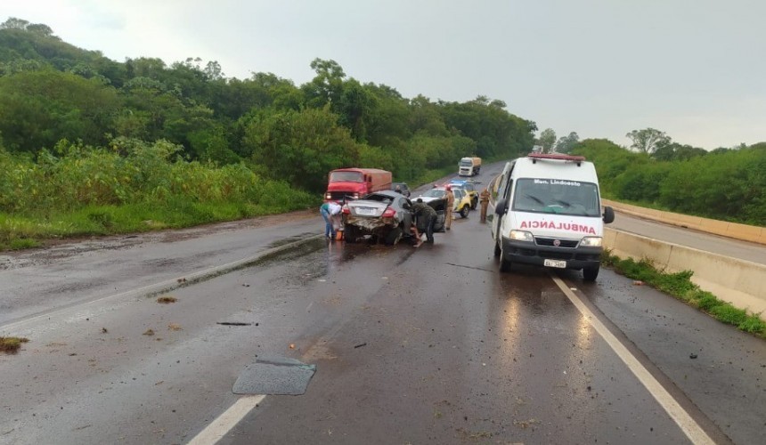 Homem fica gravemente ferido em capotamento na BR 163 em Lindoeste