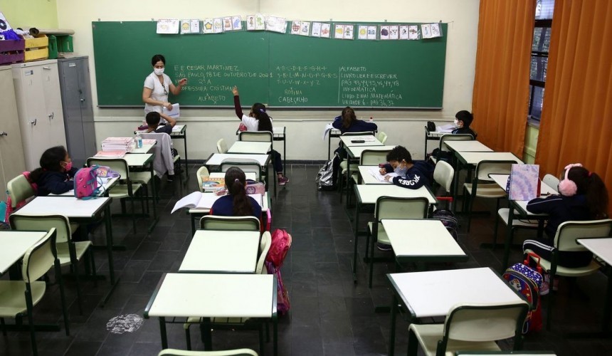 Piso salarial dos professores aumenta 33% e passa para R$ 3.845