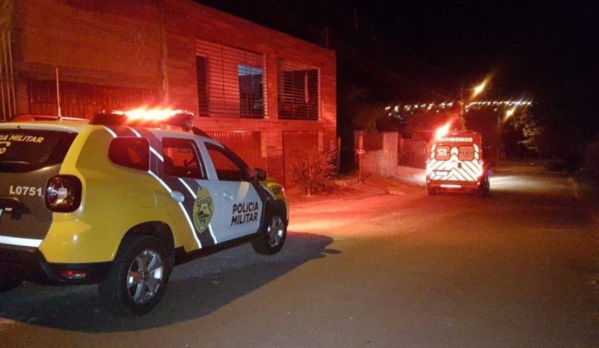 Após trancar a mulher para fora e destruir residência, homem cai de quatro metros e é socorrido pelo Siate em Bela Vista