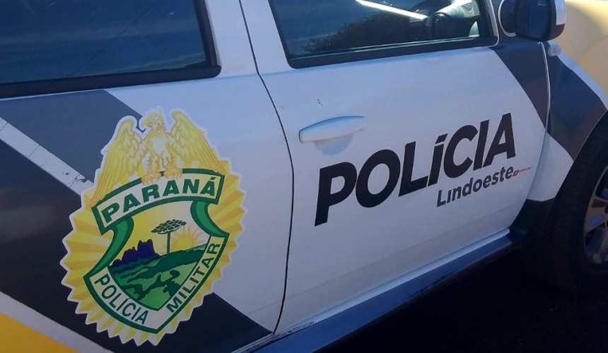 Homem embriagado é detido após tirar a roupa e desacatar policiais militares de Lindoeste