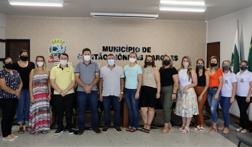 Escolas e CMEIs de Capitão recebem impressoras e notebooks