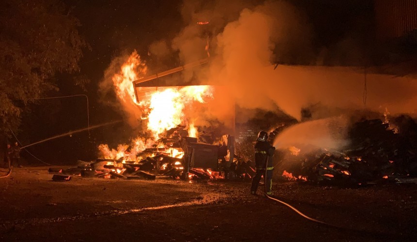 Incêndio destrói cerealista em Salto do Lontra