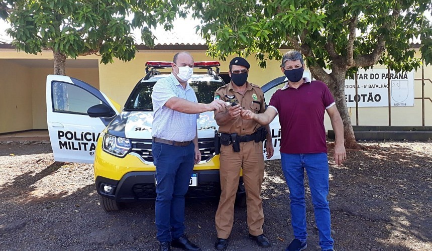 Capitão recebe nova viatura para a Polícia Militar