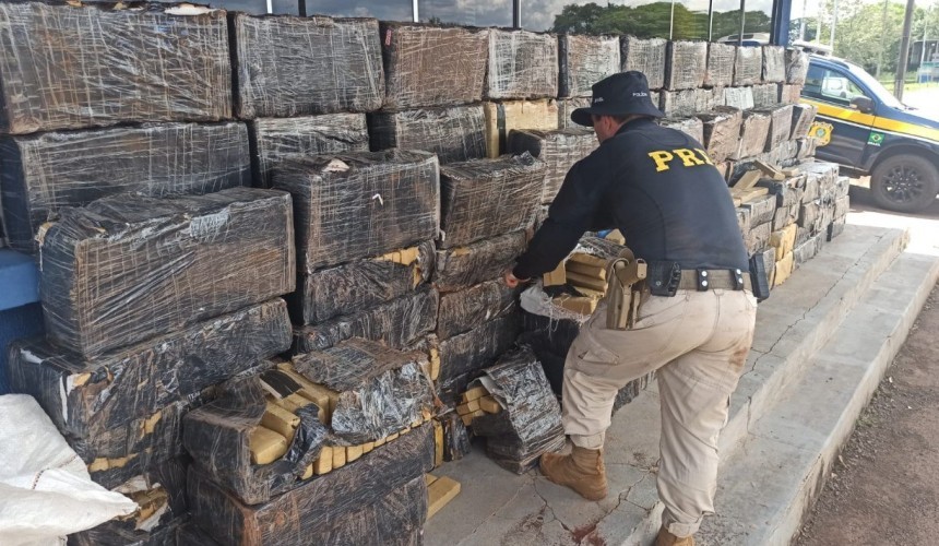 PRF apreende mais de uma tonelada de maconha em Lindoeste