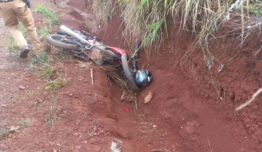 Após fuga da PM de Capitão, homens sofrem queda com moto furtada em Santa Lúcia