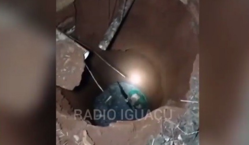 Homem cai em fossa de 5 metros de profundidade e grita por mais de uma hora por socorro em Planalto