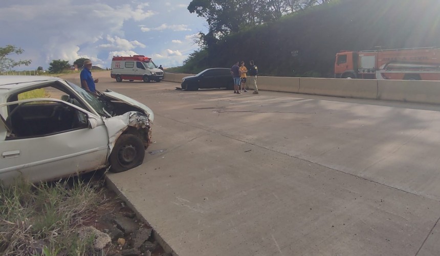 Acidente envolvendo dois veículos é registrado na BR-163 em Lindoeste