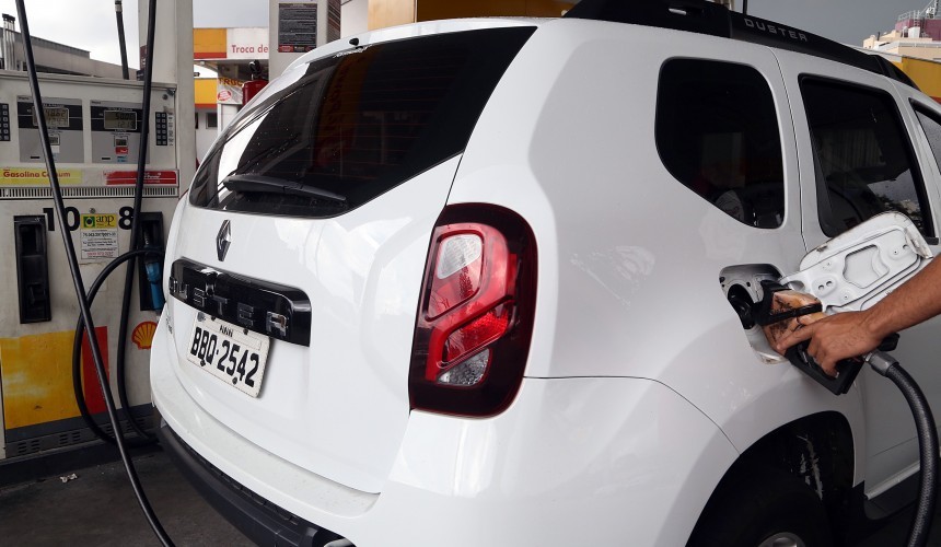 Procon-PR vai notificar postos e distribuidoras por reajuste antecipado nos combustíveis